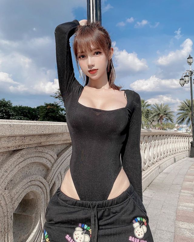 Sở hữu body nóng bỏng, nàng hot girl Việt được báo chí nước ngoài khen nức nở - Ảnh 3.