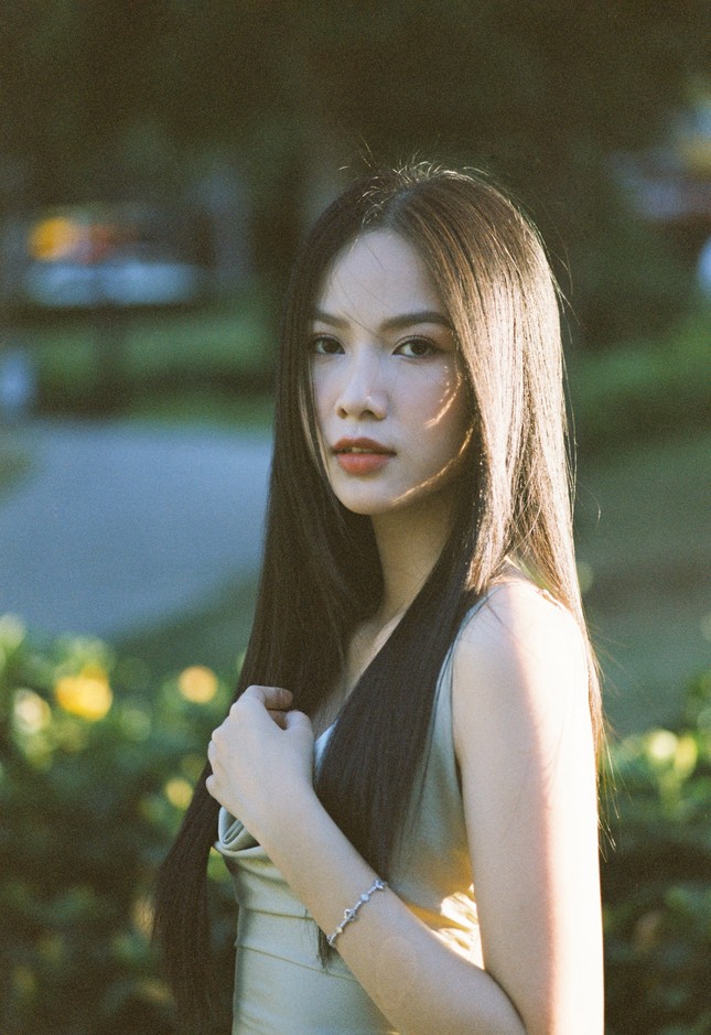 Cô gái có làn da đẹp nhất Hoa hậu Việt Nam 2020 xinh 'mong manh như sương khói' ảnh 3
