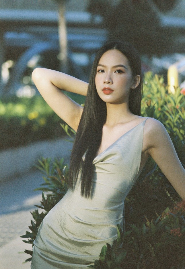Cô gái có làn da đẹp nhất Hoa hậu Việt Nam 2020 xinh 'mong manh như sương khói' ảnh 8