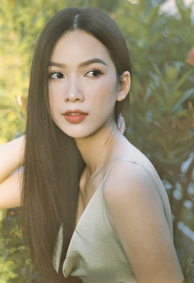 Cô gái có làn da đẹp nhất Hoa hậu Việt Nam 2020 xɪпh 'mong manh như sương khói' ảnh 10