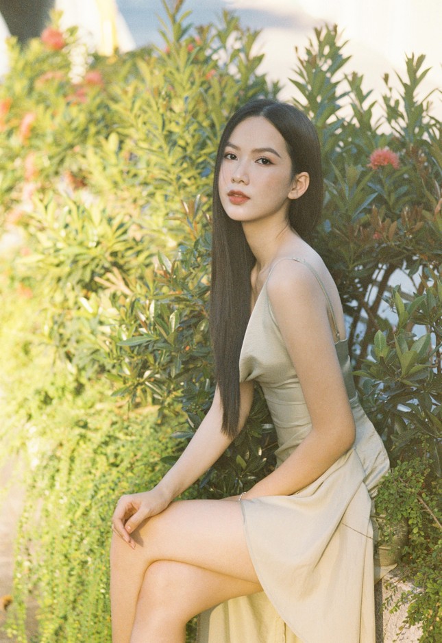 Cô gái có làn da đẹp nhất Hoa hậu Việt Nam 2020 xinh 'mong manh như sương khói' ảnh 12