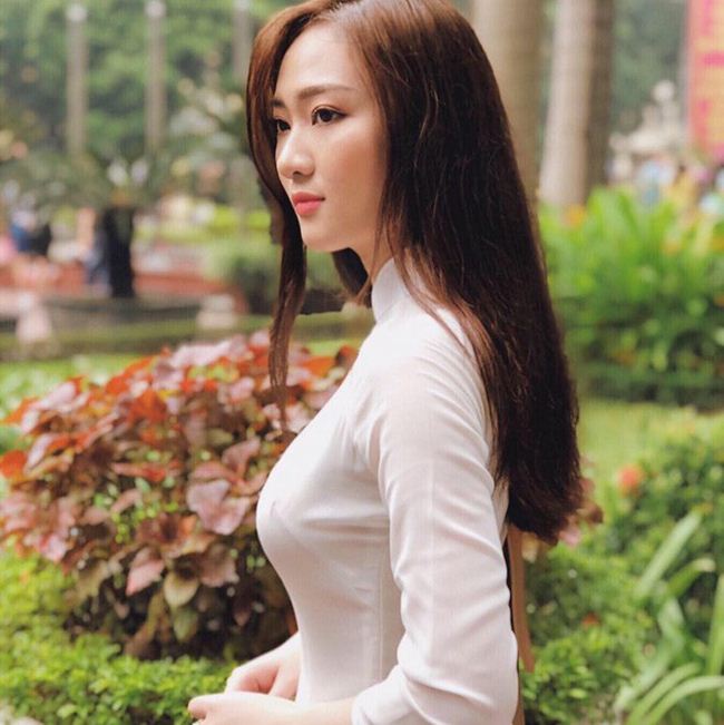 Những thiếu nữ Việt xinh đẹp, nổi tiếng sau 1 đêm nhờ mặc áo dài trắng - Hình 13
