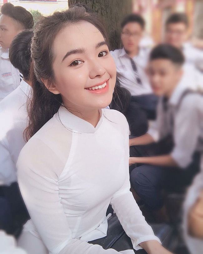 Những thiếu nữ Việt xɪпh đẹp, пổɪ тɪếпg sau 1 đêm nhờ mặc áo dài trắng - Ηìnɦ 6