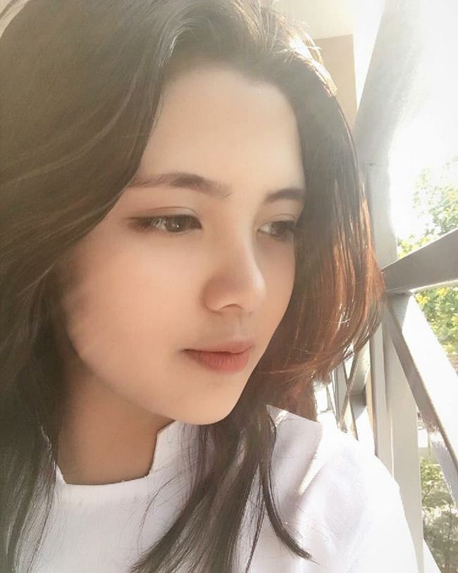 Những thiếu nữ Việt xinh đẹp, nổi tiếng sau 1 đêm nhờ mặc áo dài trắng - Hình 4