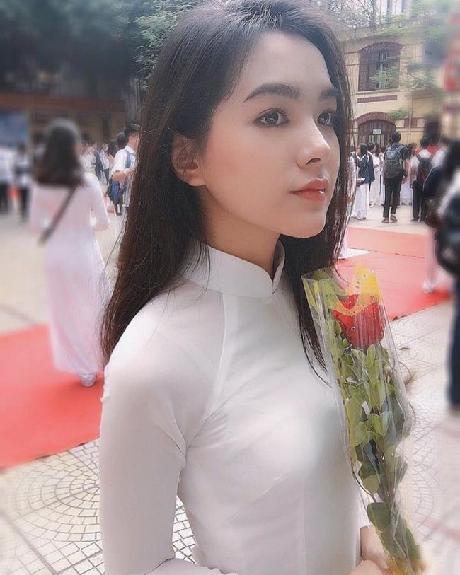 Những thiếu nữ Việt xinh đẹp, nổi tiếng sau 1 đêm nhờ mặc áo dài trắng - Hình 5