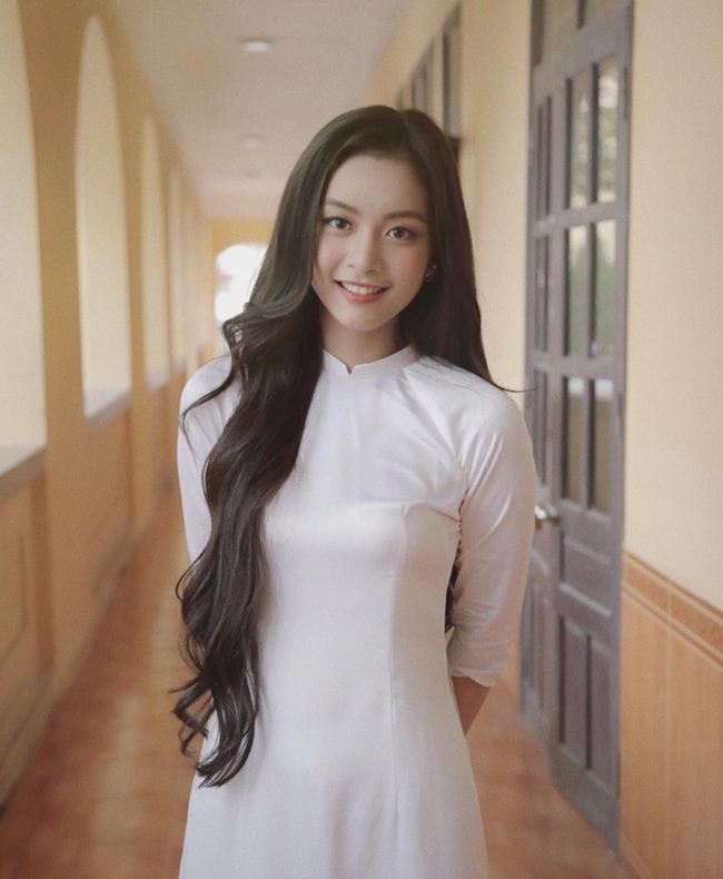 Những thiếu nữ Việt xinh đẹp, nổi tiếng sau 1 đêm nhờ mặc áo dài trắng - Hình 8