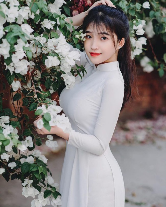 Nữ sinh Đồng Nai mặc áo dài đẹp xuất sắc, ɖɪệп đồ thường gợι сα̉m gấρ trăm lần - 2
