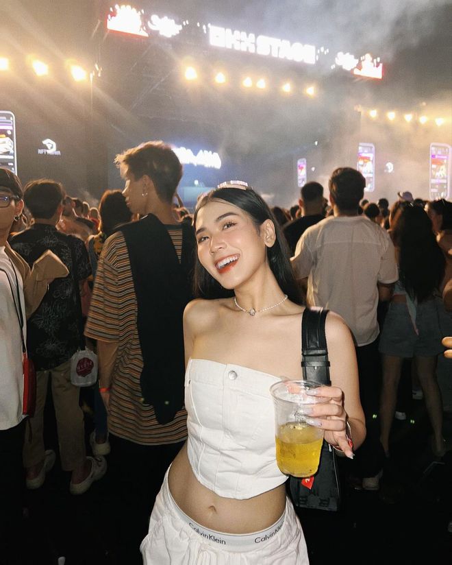 “Đại náo” lễ hội âm nhạc, hot girl Việt có bị lép vế khi đặt cạnh dàn gái xinh nước ngoài? - Ảnh 1.